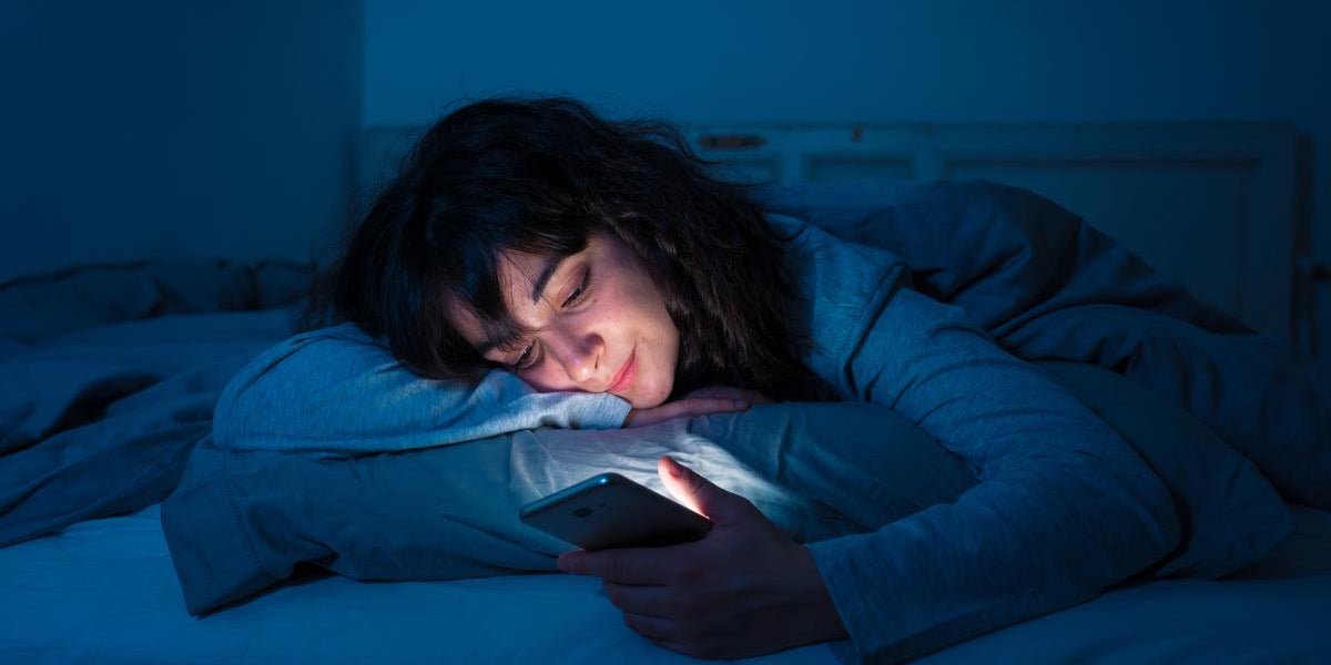Blue Light & Your Skin: Is Screen Time Sneaking You Wrinkles? - NANA MALL