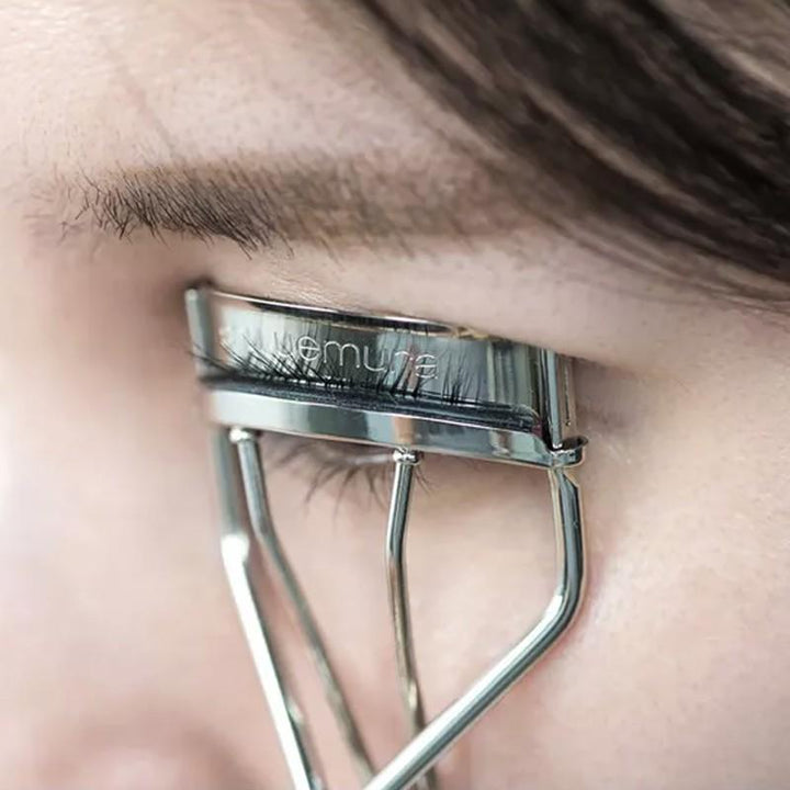 Shu Uemura Eyelash Curler (Plus One Silicone Refill Pad) Eyes Shu Uemura 